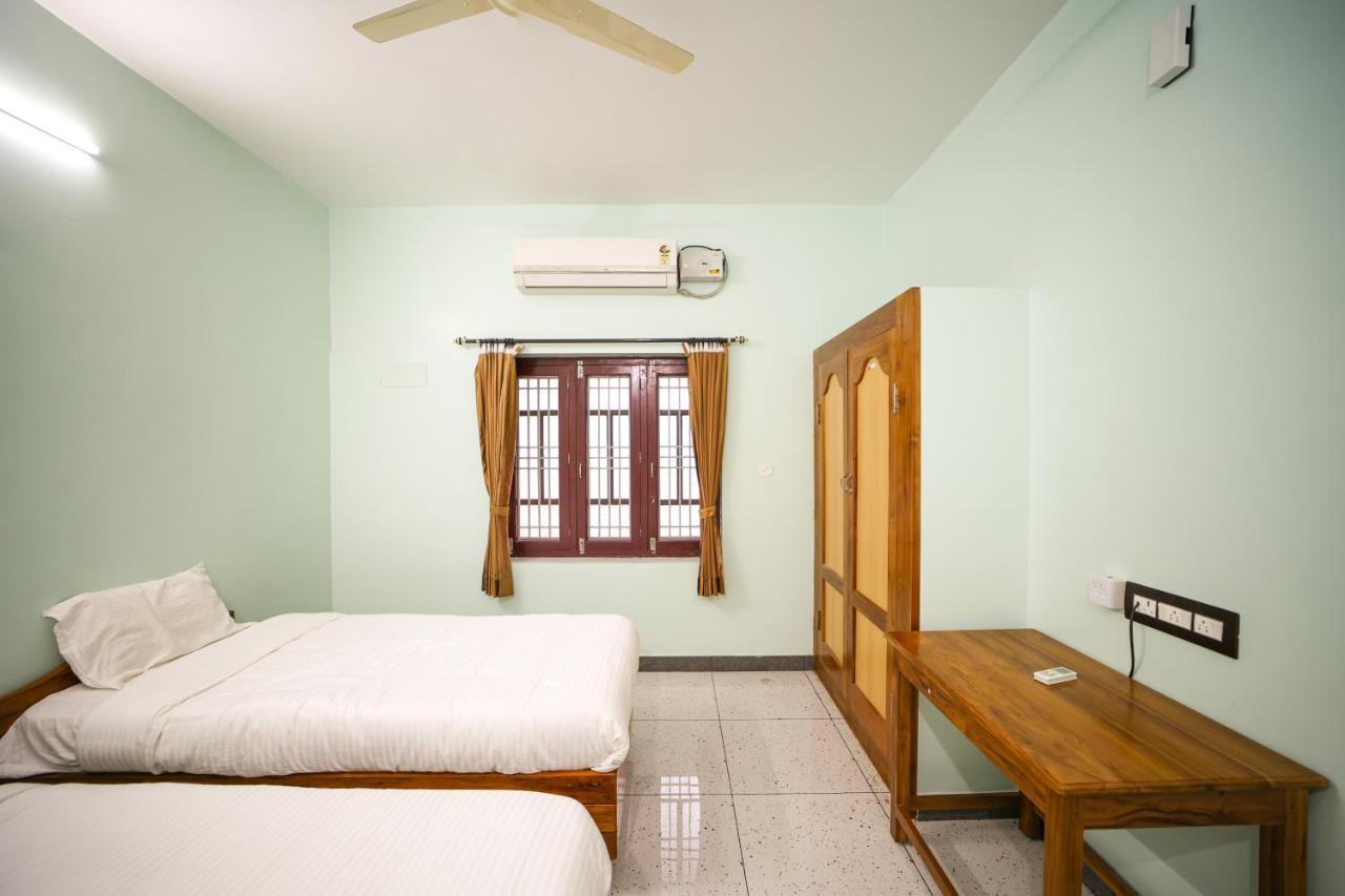 The Pothigai Palace Hotell Kuttālam Exteriör bild